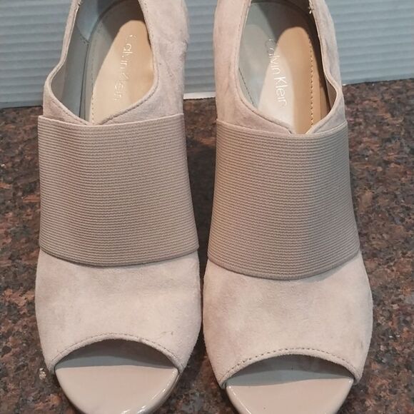 Calvin Klein "SHANDY" Heels...Size 7.5...Almost New. - Picture 7 of 9